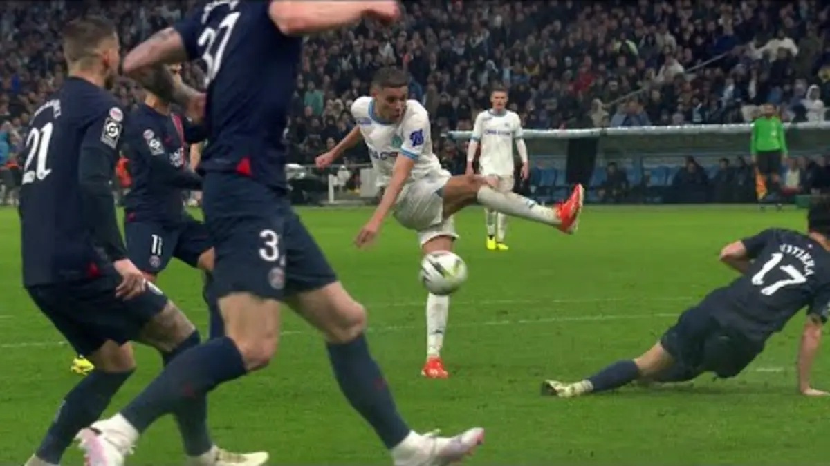 replay de L'intervention in extremis de Vitinha sur Amine Harit !