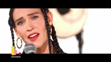La Chica - "Sola"