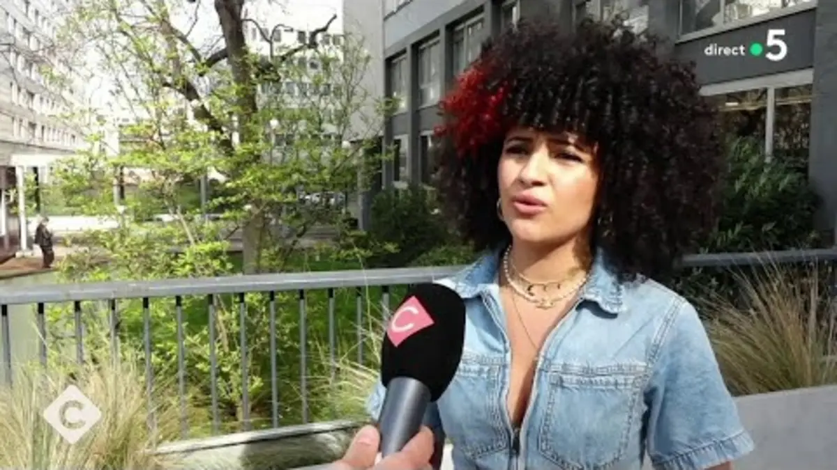 replay de La discrimination capillaire bientôt sanctionnée par la loi ? - La Story - C à Vous - 21/03/2024