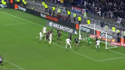 replay de La double parade de Brice Samba... de la tête !