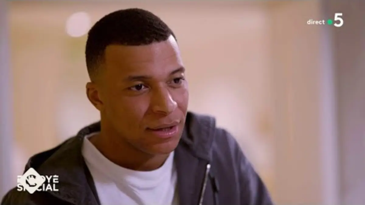 replay de La face cachée de Kylian Mbappé - C à Vous - 18/01/2024