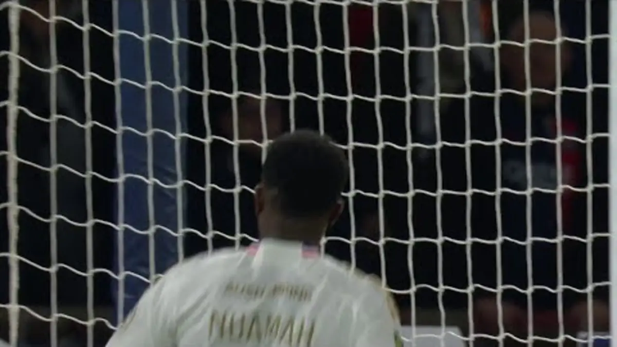 replay de La frappe lointaine de Nuamah qui trompe Donnarumma face à Paris !