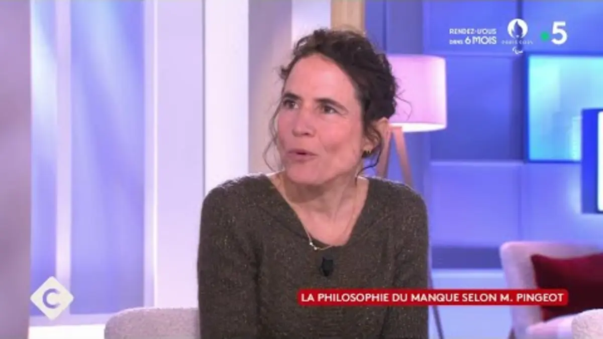 replay de La philosophie du manque selon Mazarine Pingeot - C à Vous - 28/02/2024