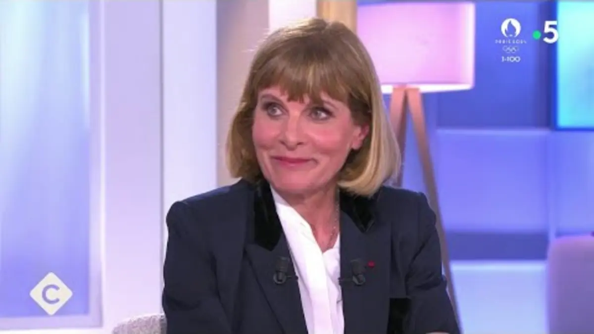 replay de « La Promesse » : le récit intime d’Anne Lauvergeon sur Mitterrand - C à Vous - 17/04/2024