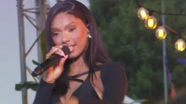 La queen Ronisia sur "Fan"