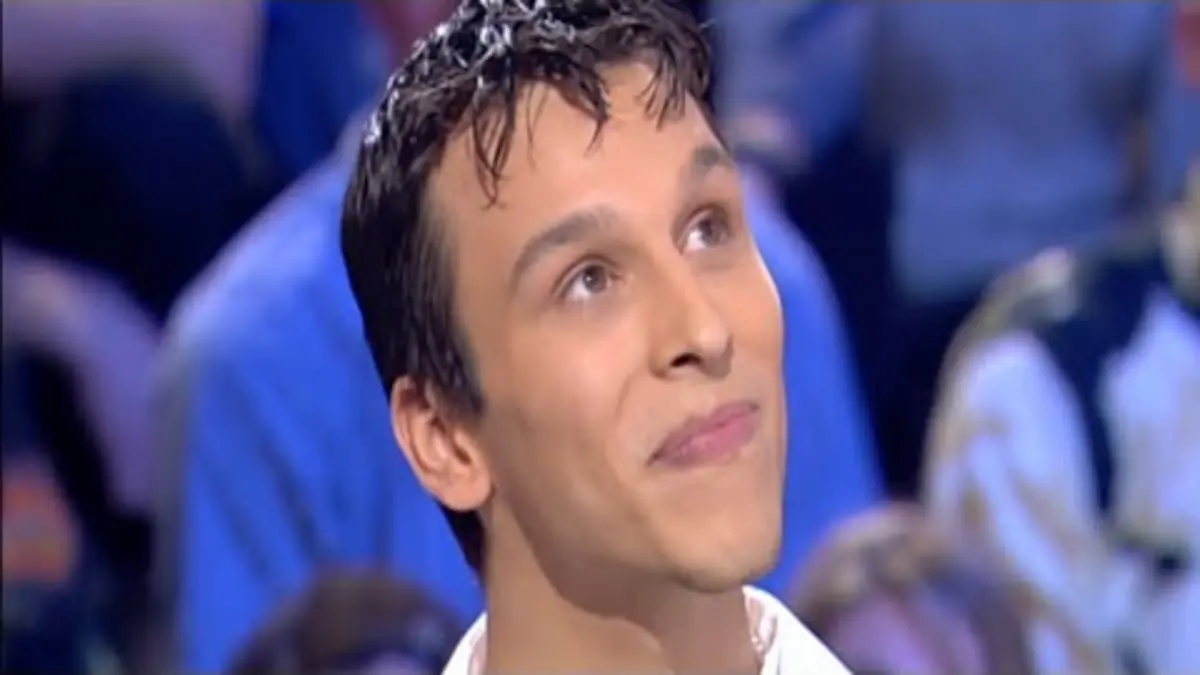 replay de La réaction de Julien face à la déclaration d'amour de son amie Marie