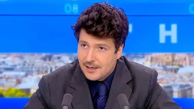 "La rue s’est installée à l’Assemblée Nationale, c’est un autre monde !" (Eliot Deval)