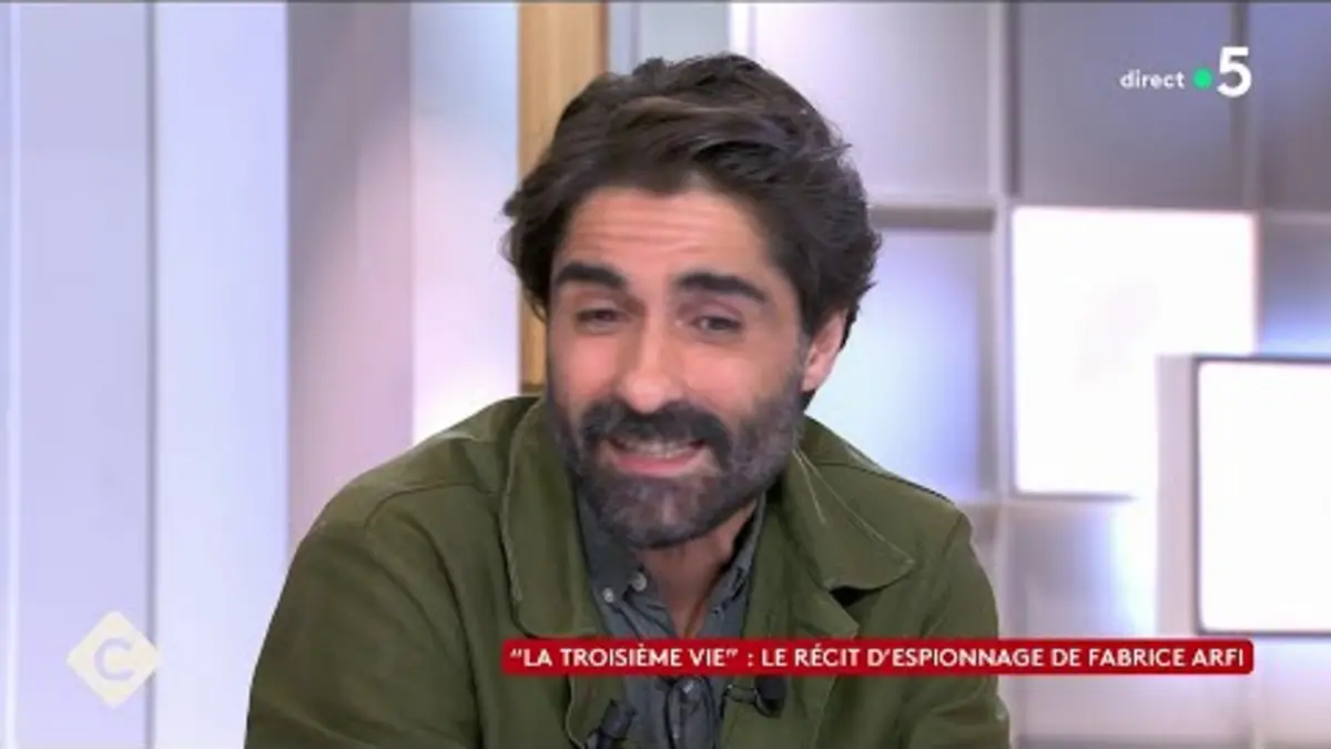 replay de “La troisième vie” : le récit d’espionnage de Fabrice Arfi - C à Vous - 08/10/2024
