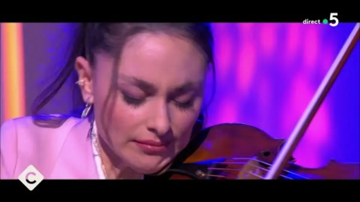 replay de La violoniste superstar des réseaux sociaux - C à Vous - 08/03/2024