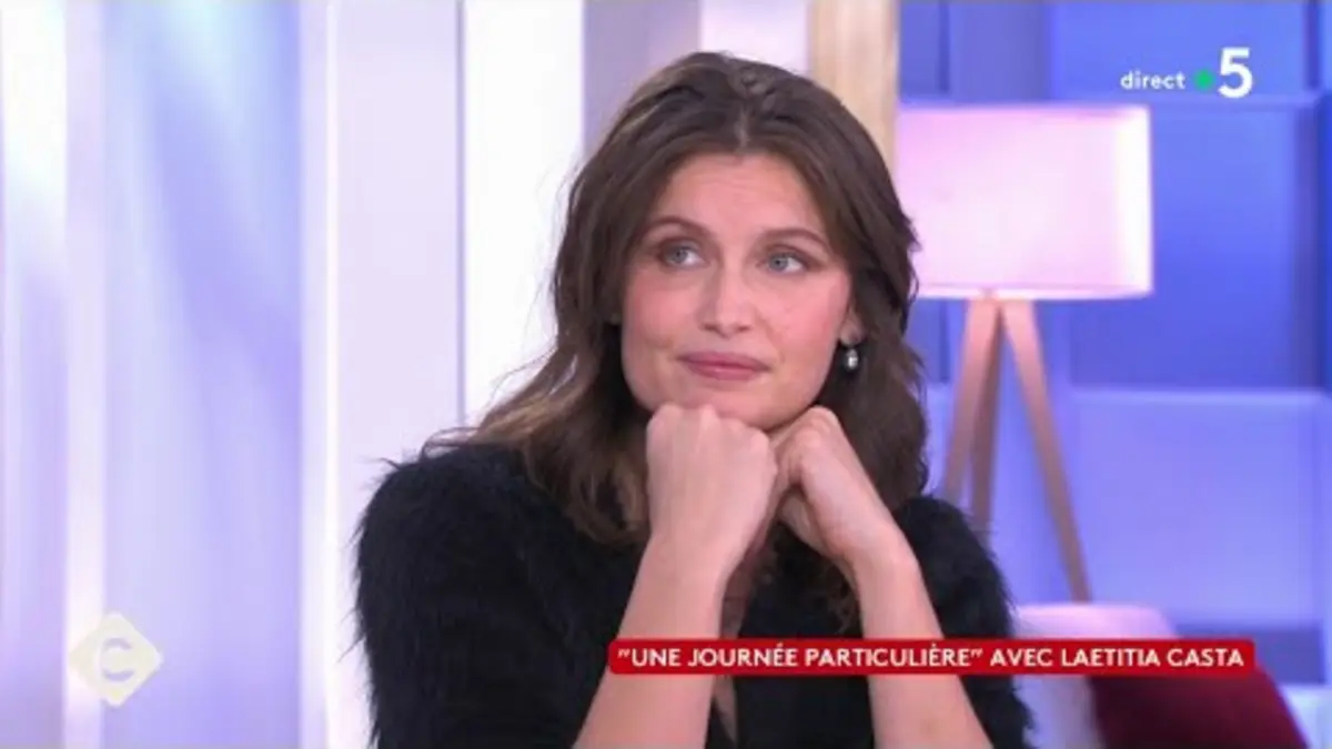 replay de Laetitia Casta, particulièrement particulière - C à Vous - 04/12/2023