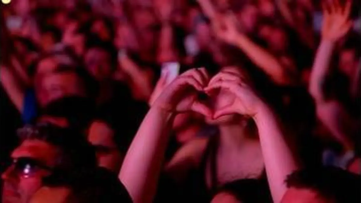 replay de Le 1945 : Fun radio Ibiza experience : pour l'ami Avicii