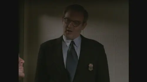 Le caméléon S02E13 Travail d'artiste