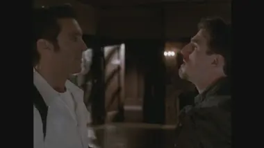 Le caméléon : S2 E16 - Le miroir recomposé