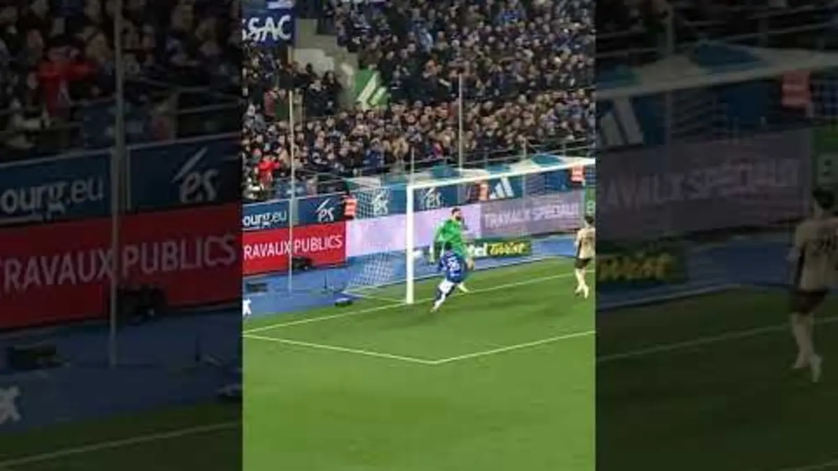 replay de Le centre millimétré d'Ângelo pour Dilane Bakwa
