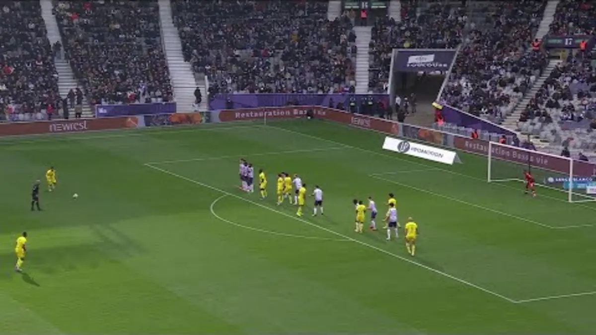 replay de Le coup-franc lointain de Mostafa Mohamed !