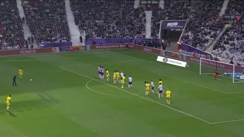 replay de Le coup-franc lointain de Mostafa Mohamed !