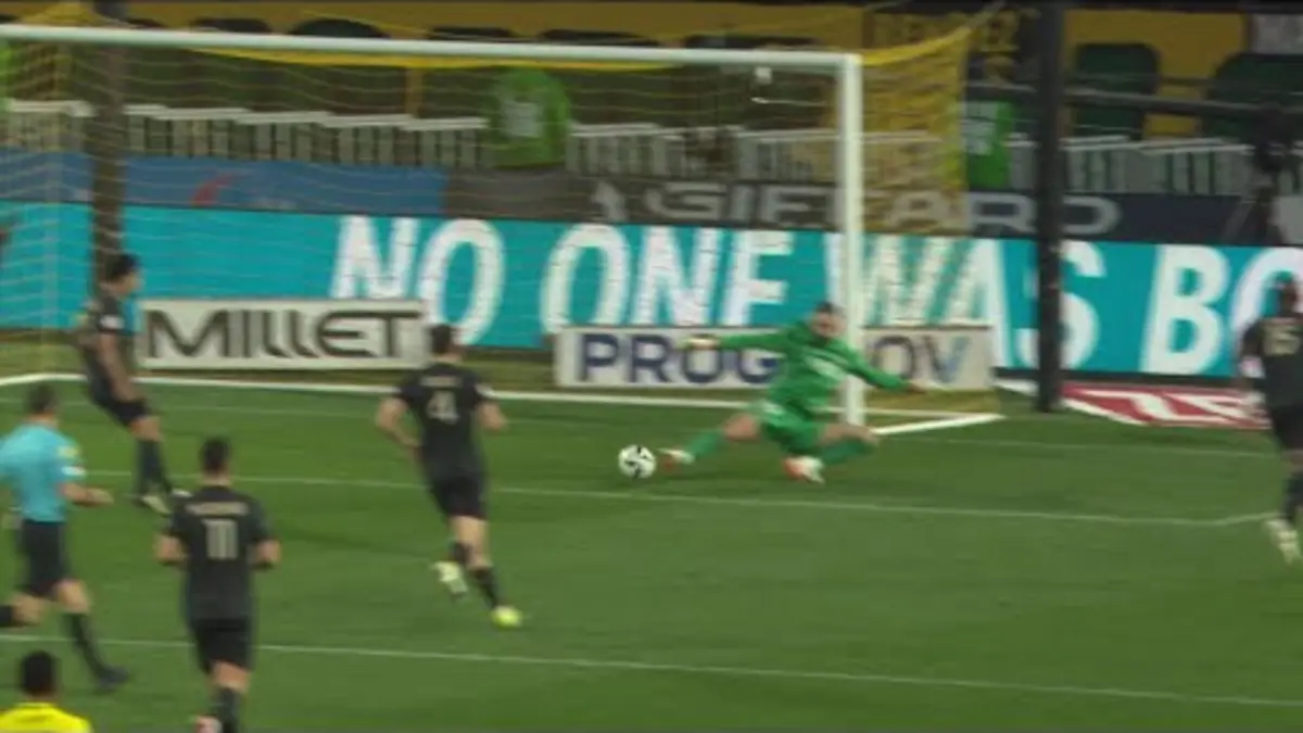 replay de Le double sauvetage miraculeux de Gianluigi Donnarumma et de Marquinhos !