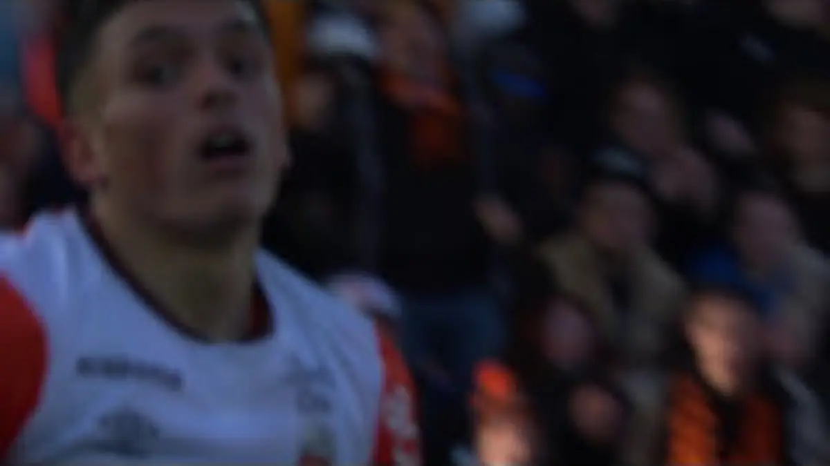 replay de Le double tacle rageur de Panos Katseris !