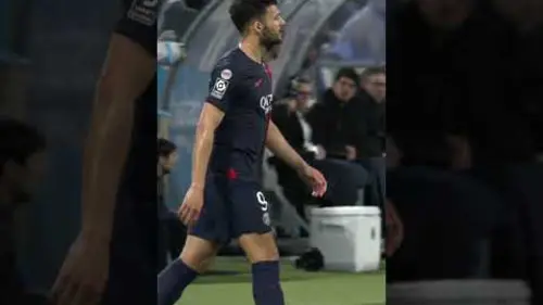 replay de Le duel (et le petit geste) entre Ramos et Gueye #om #psg