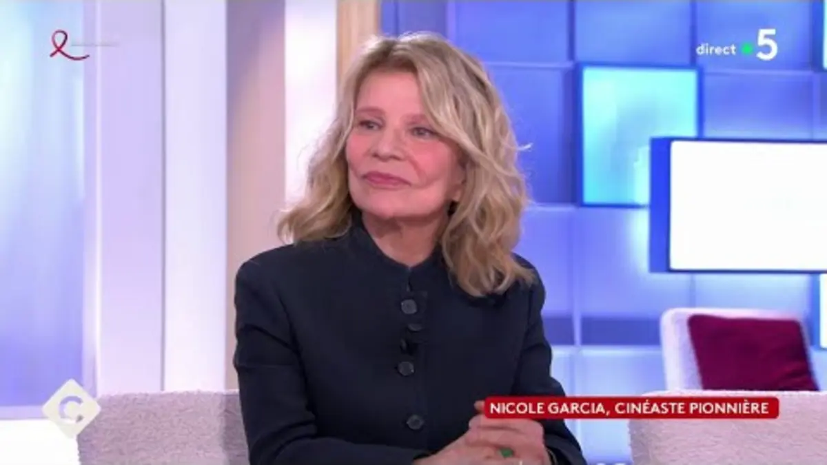 replay de Le grand retour de Nicole Garcia sur les planches - C à Vous - 22/03/2024