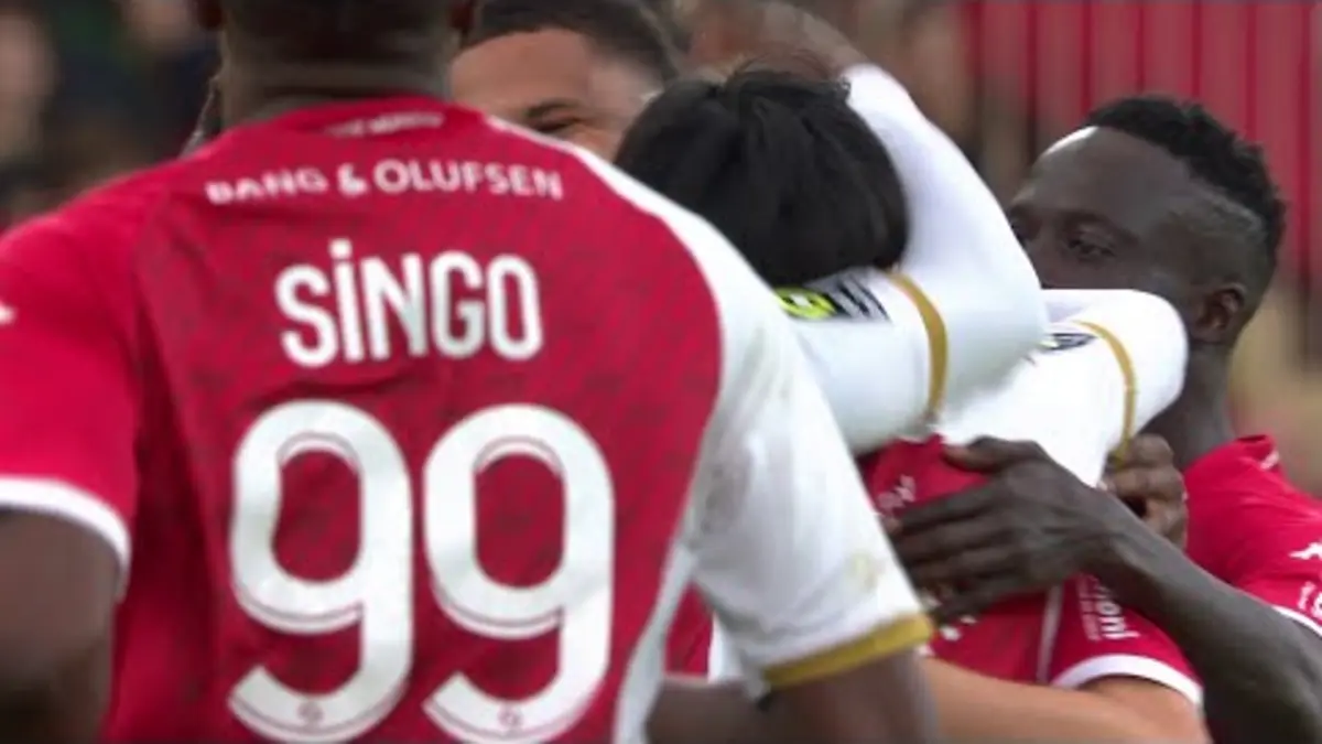 replay de Le magnifique doublé d'Aleksandr Golovin sur coup franc