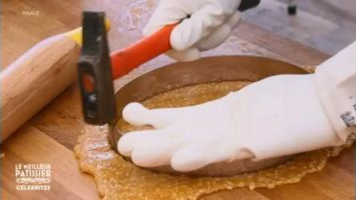 replay de Le Meilleur Pâtissier - Chefs & Célébrités : Jérôme Anthony travaille sa nougatine au marteau !