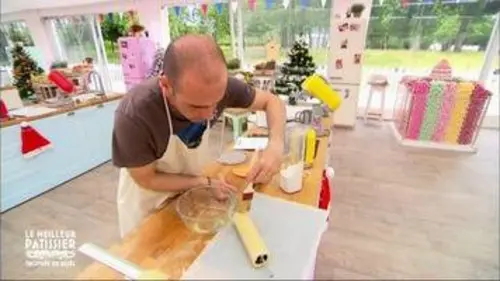 replay de Le meilleur pâtissier : Cyril tient la meilleure technique du kurtoskalacs