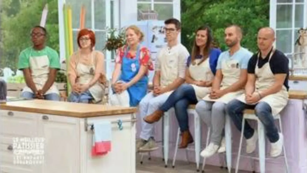 replay de Le meilleur pâtissier : Qui décroche le tablier bleu ? Qui quitte le concours ?