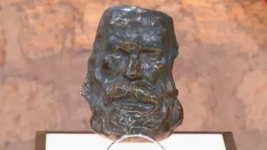 Le socle de la céramique signée Craco de Caroline