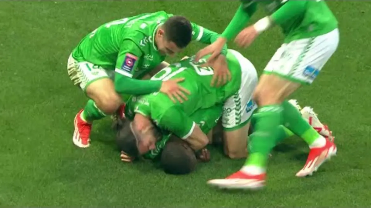 replay de Le superbe ballon piqué d'Ibrahim Sissoko !