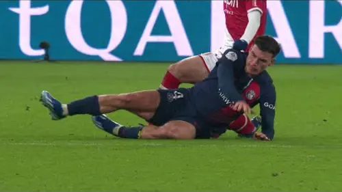 replay de Le tacle magnifique de Manuel Ugarte !