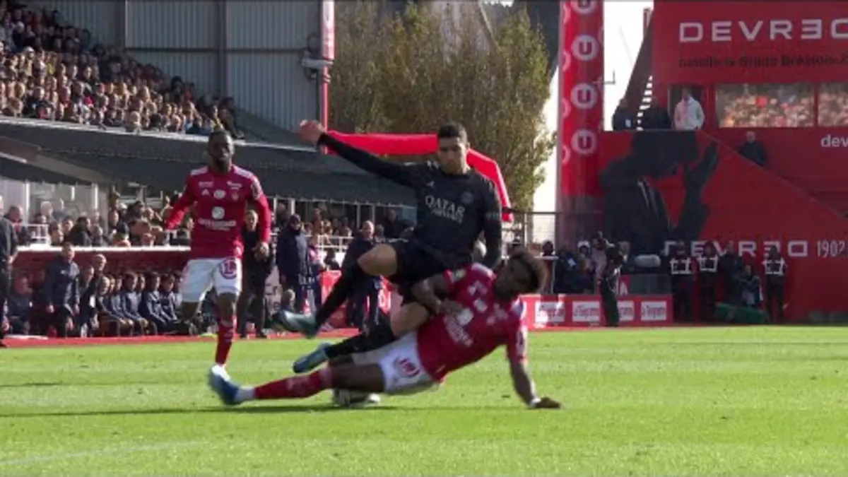 replay de Le tacle parfait de Lilian Brassier !