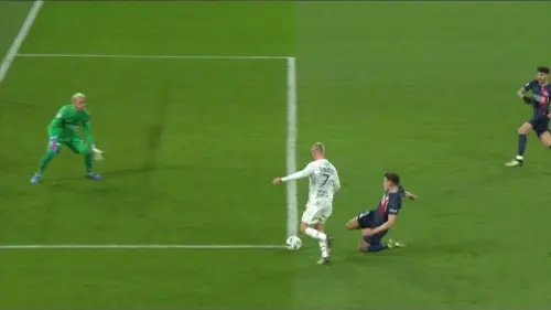 replay de Le tacle salvateur de Manuel Ugarte !