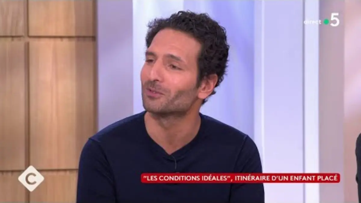 replay de “Les conditions idéales”, premier roman de Mokhtar Amoudi - C à Vous - 22/12/2023