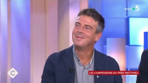 replay de Les confessions du Père Matthieu - C à Vous - 25/09/2023