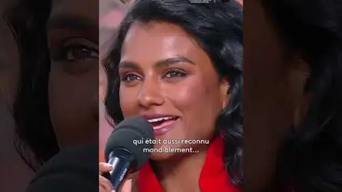 replay de ✨  Les débuts de Simone Ashley dans "Sex education"