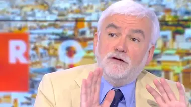 "Les deux prochaines années vont être terribles pour Emmanuel Macron" (Pascal Praud)