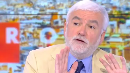 replay de "Les deux prochaines années vont être terribles pour Emmanuel Macron" (Pascal Praud)