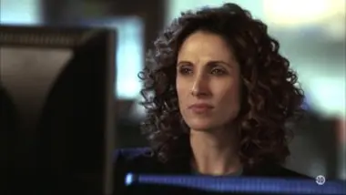 Les experts : Manhattan - S01 E17 - Lourde chute