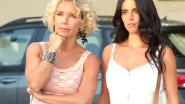 Les flammes du passé - S01 E01