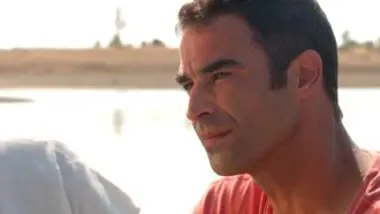 Les flammes du passé - S01 E08