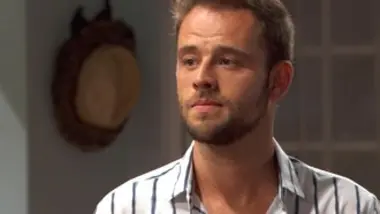 Les flammes du passé - S01 E14