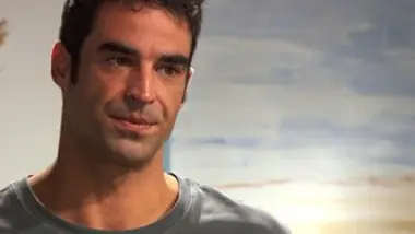 Les flammes du passé - S01 E24