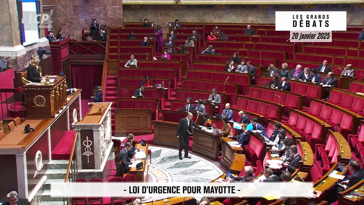 replay de Les grands débats - Reconstruction de Mayotte : adoption d'une loi d'urgence