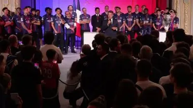 Les héros du PSG félicités par le président de la République Emmanuel Macron