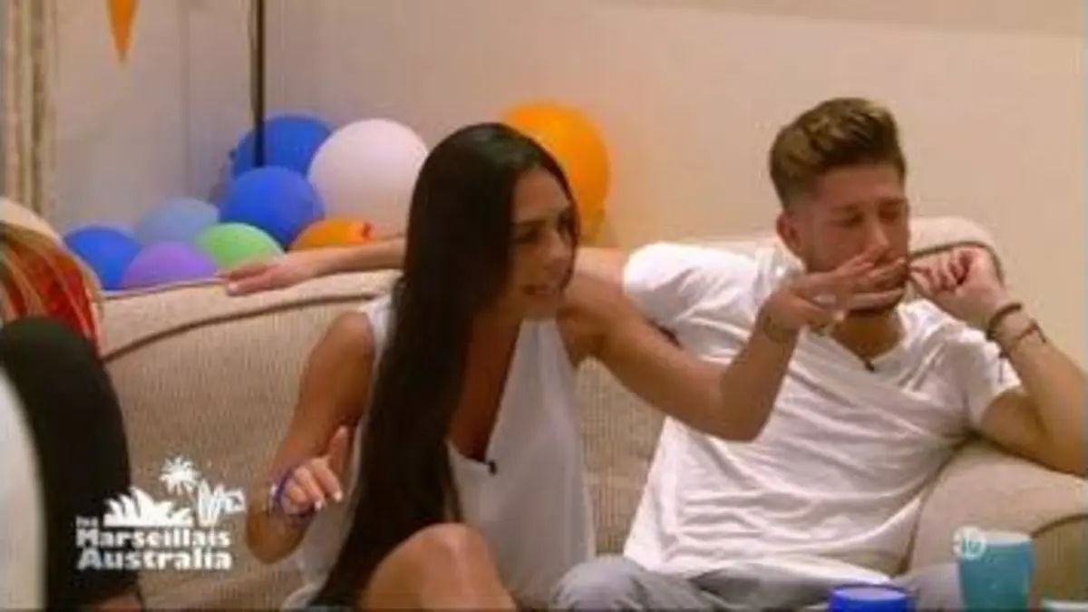 replay de Les Marseillais Australia : Le jeu des problèmes provoque un raz-de-marée dans la villa !