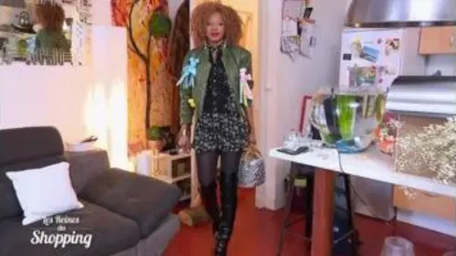 replay de Les Reines du Shopping : J5 : Moderne avec un chapeau pour un mariage