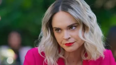 Les riches pleurent aussi - S01 E01