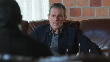 Les riches pleurent aussi - S01 E10