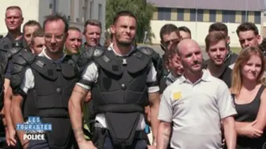 Les touristes - Les Touristes, Mission Ecole de police - La suite